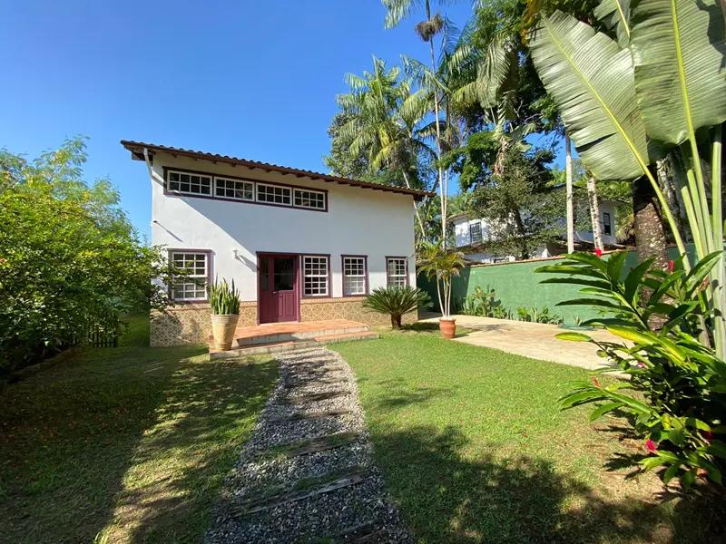 Linda casa a venda em Paraty RJ bairro Caborê