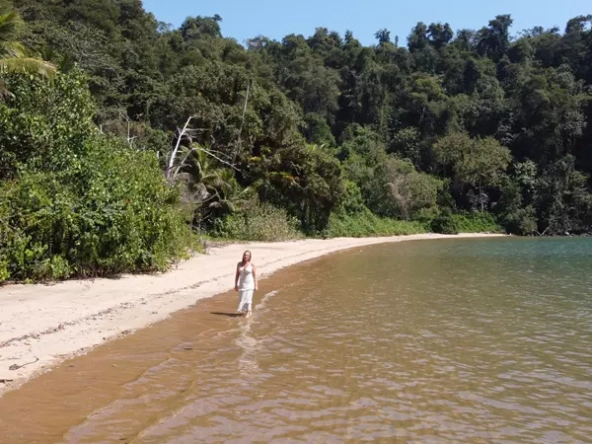 Terreno em área costeira a venda em Paraty