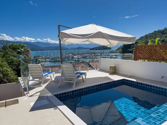 Apartamento a venda com vista para o mar em Paraty. Apartamento alto padrão em condomínio a venda em Paraty.