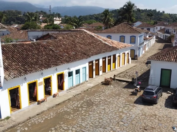 Casa do período colonial de Alto Padrão no bairro mais charmoso da cidade a venda Centro Histórico Paraty RJ.