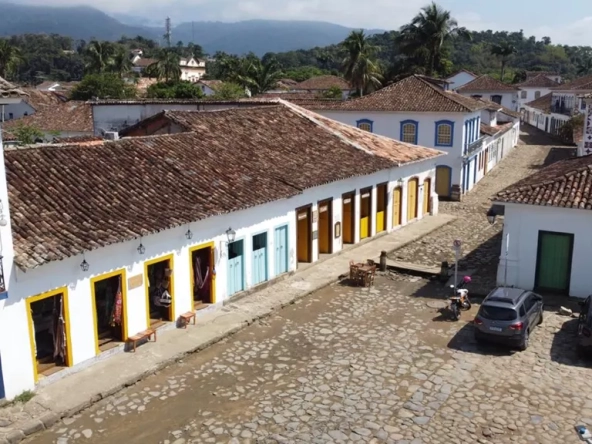 Casa do período colonial de Alto Padrão no bairro mais charmoso da cidade a venda Centro Histórico Paraty RJ.