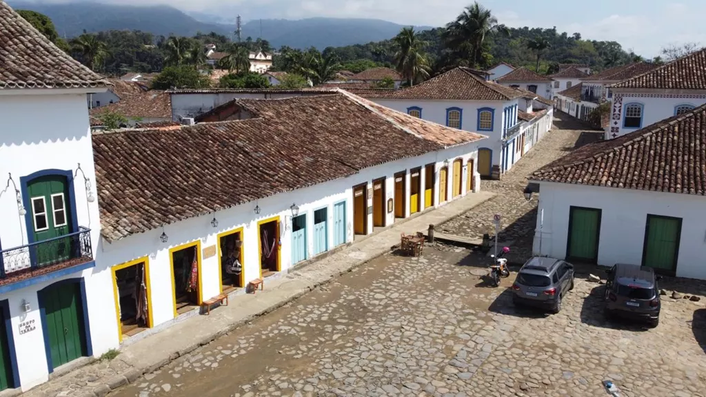 Casa do período colonial de Alto Padrão no bairro mais charmoso da cidade a venda Centro Histórico Paraty RJ.
