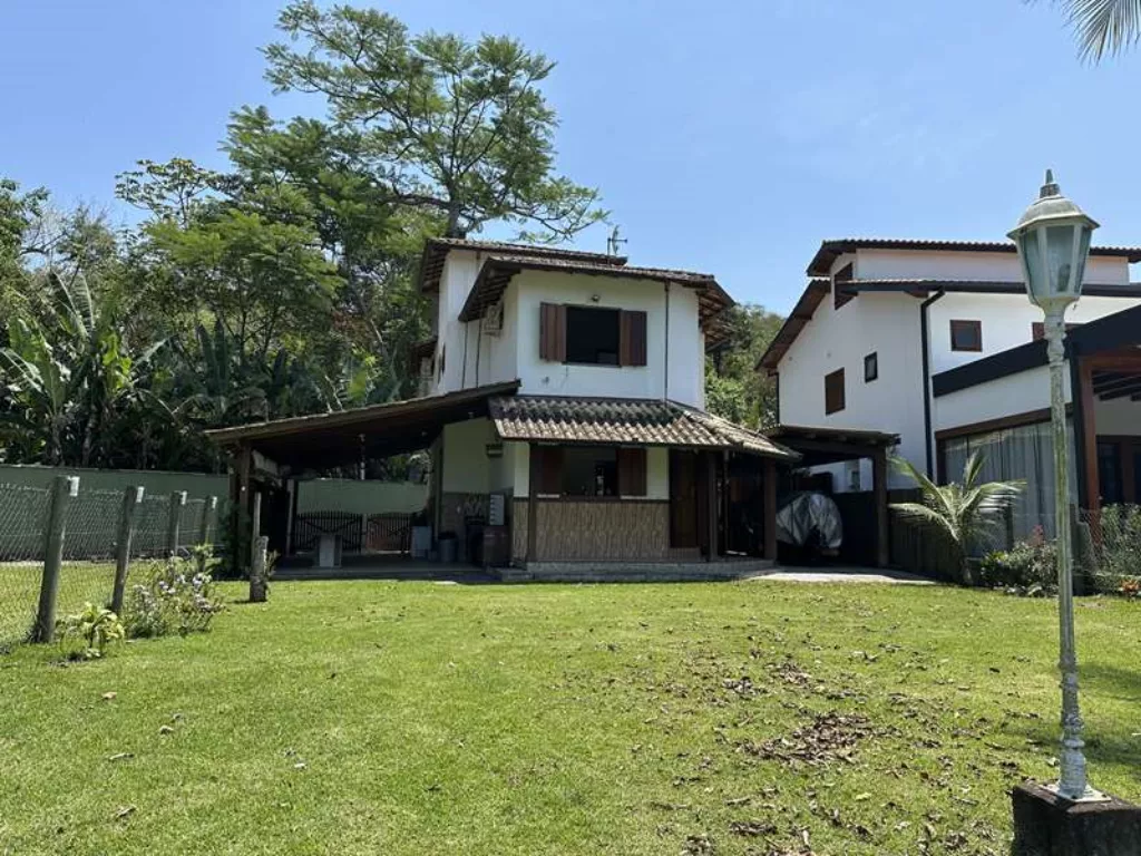 Casa de alto padrão com cais flutuante particular com saída para o rio, espaço kids e gourmet no condomínio Perequê-Açú a venda em Paraty